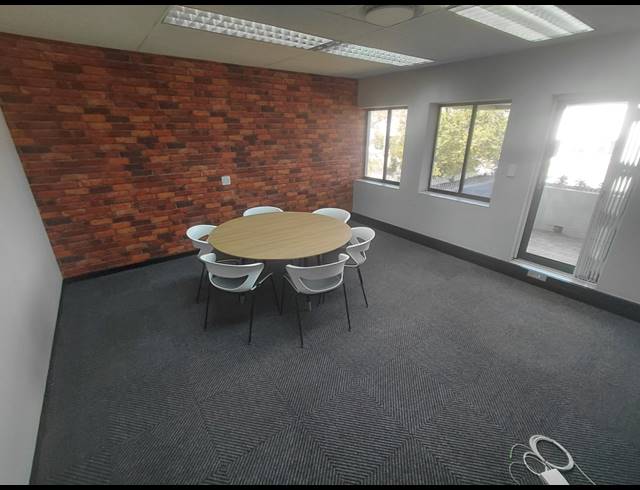 61M² OFFICE TO LET IN BRYANSTON